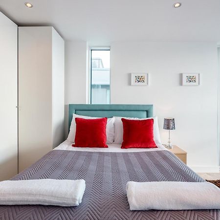 Premium Apartments By Excel Лондон Екстериор снимка