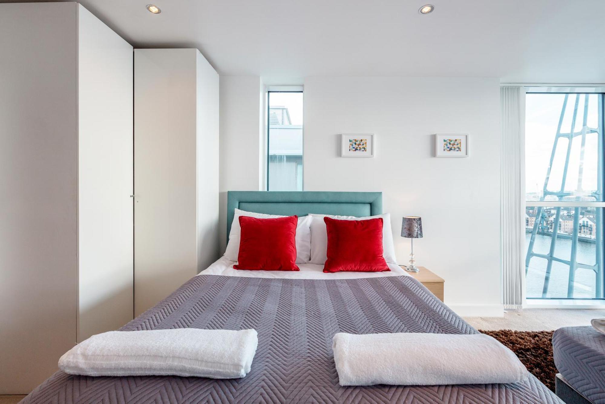 Premium Apartments By Excel Лондон Екстериор снимка