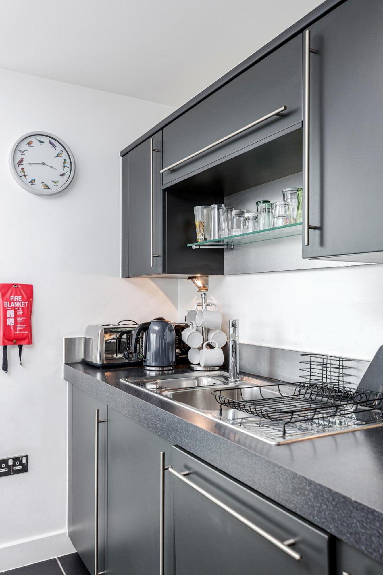 Premium Apartments By Excel Лондон Екстериор снимка