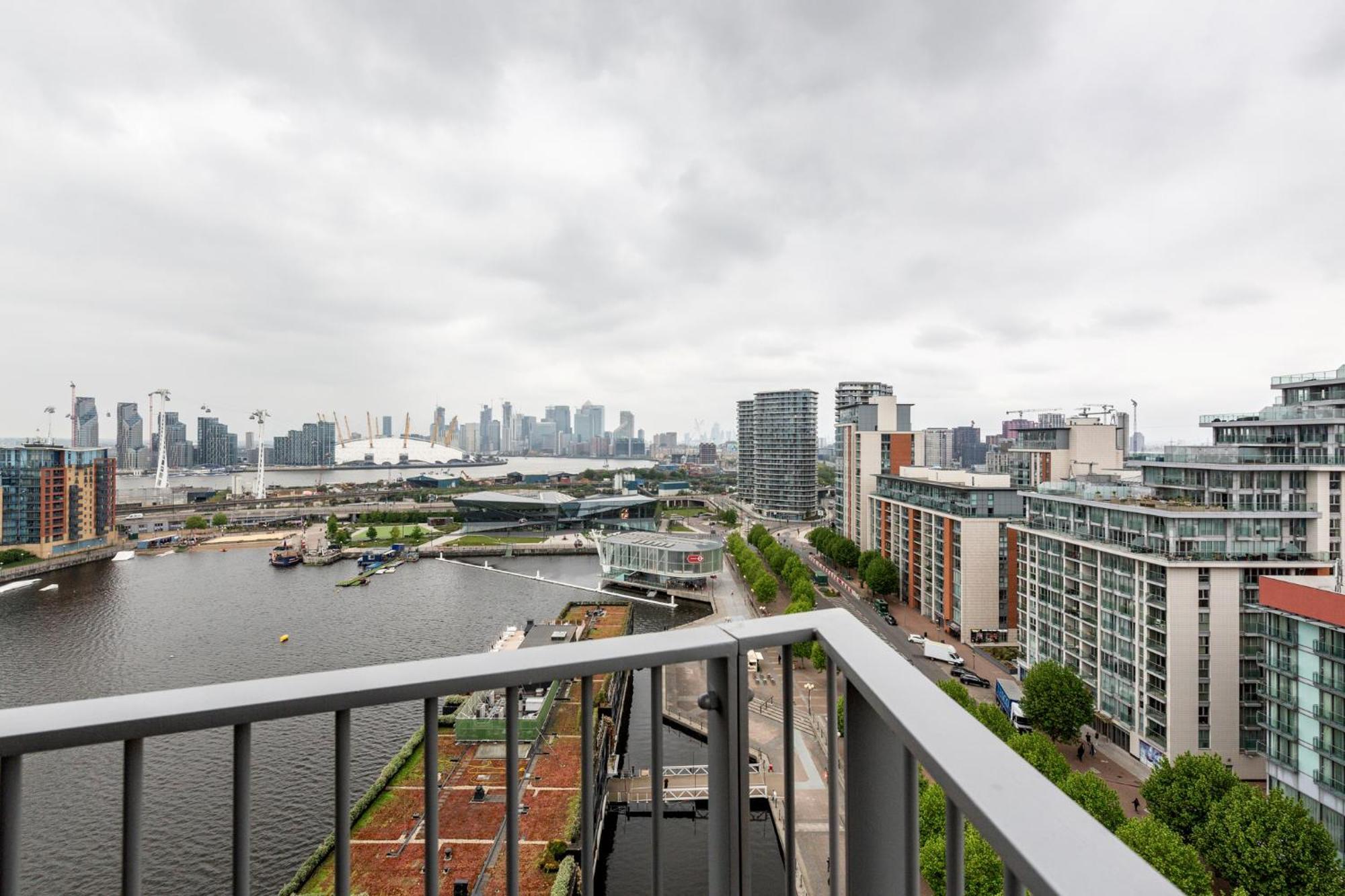 Premium Apartments By Excel Лондон Екстериор снимка